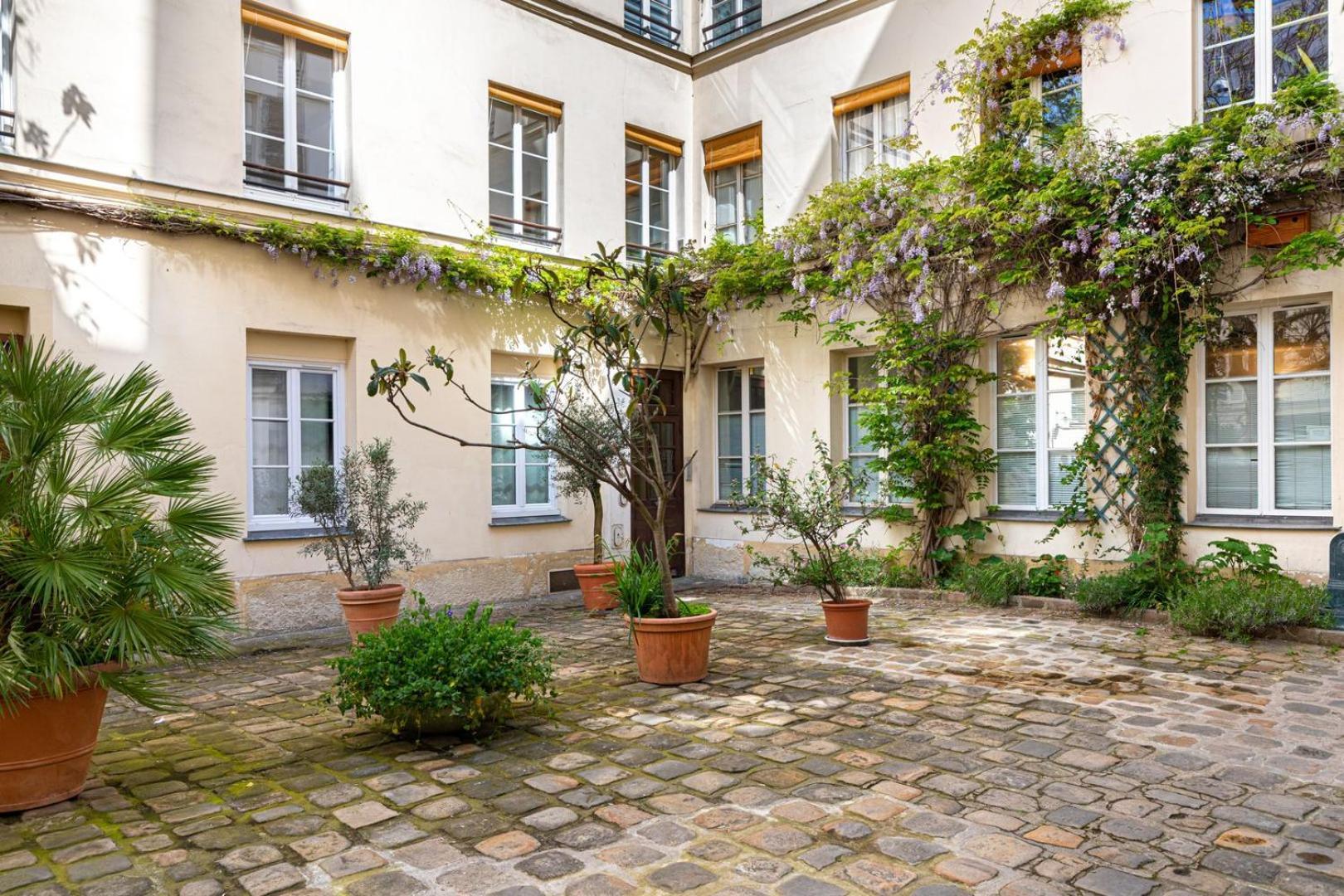Guestready - Superb Haven Of Peace In Marais Parijs